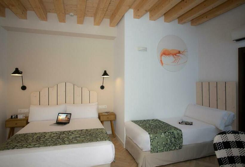 Habitación Triple Estándar, Casual Con Duende Cádiz