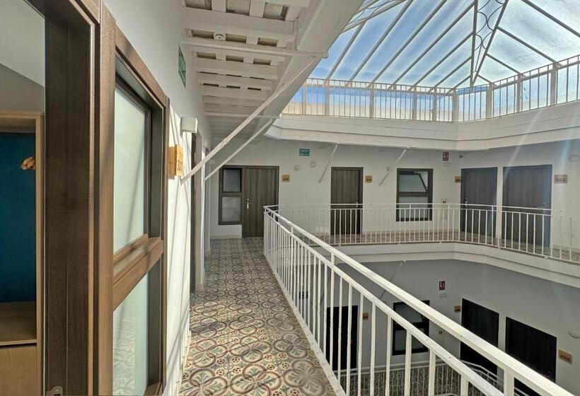 Habitación Triple Estándar, Casual Con Duende Cádiz