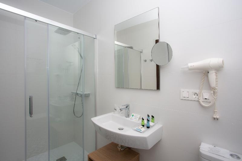 Habitación Triple Estándar, Casual Con Duende Cádiz