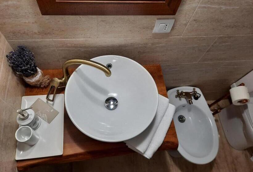 استودیوی استاندارد, Ama Guest House