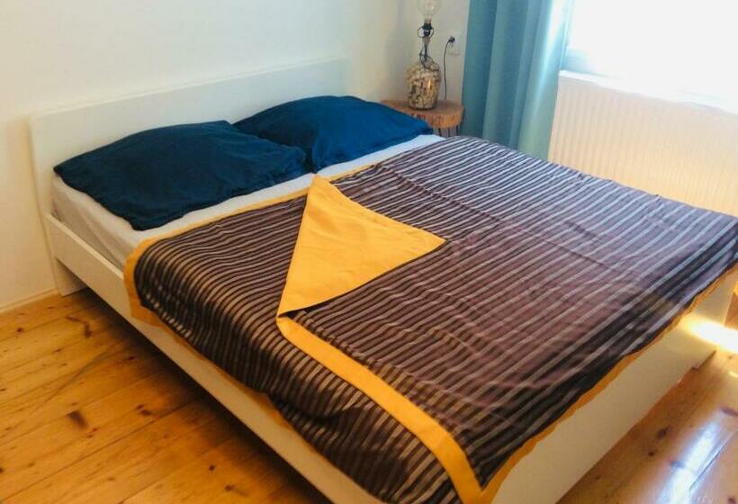 استودیوی استاندارد, Apartmán Sirius B