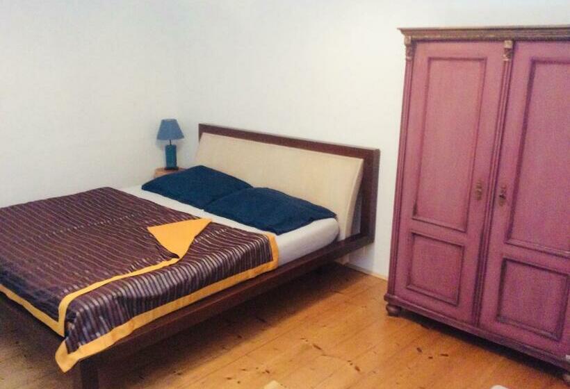 استودیوی استاندارد, Apartmán Sirius B
