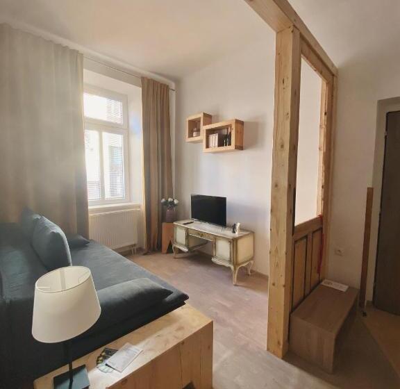 استودیوی استاندارد, Apartmán Sirius B