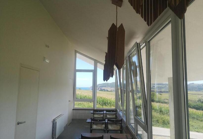 Дом 4 Спальни, Langre Wayve House