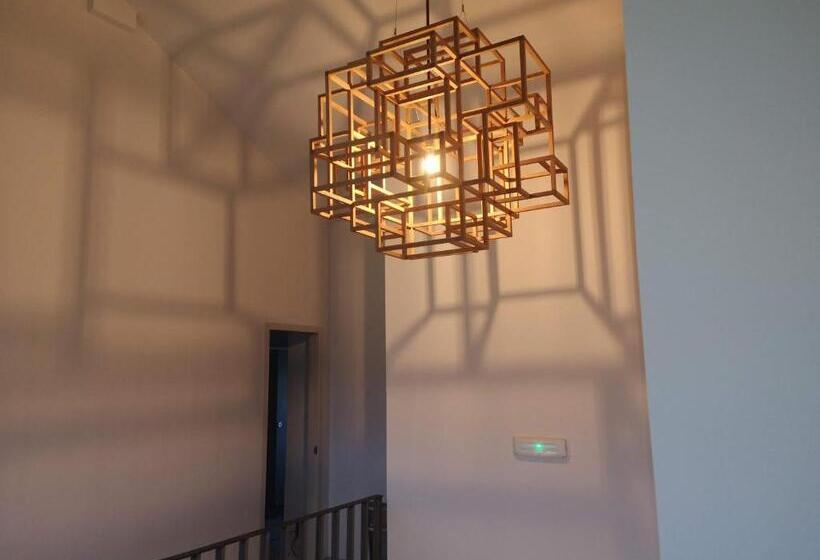 Дом 4 Спальни, Langre Wayve House