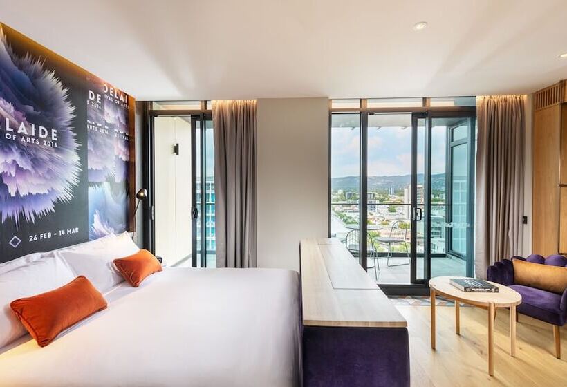 발코니가 있는 프리미엄 룸, Indigo Adelaide Markets, An Ihg