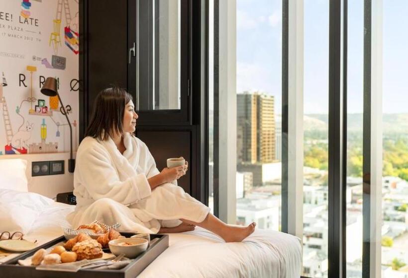 디럭스 스위트, Indigo Adelaide Markets, An Ihg