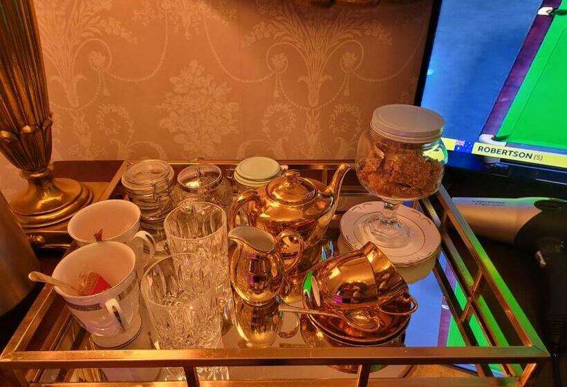 اتاق لوکس, Ravenscroft B&b