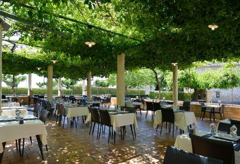 Номер Стандарт, Restaurant Les Stalagmites