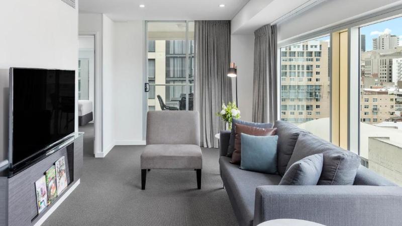 Апартаменты Deluxe 2 Спальни, Oaks Adelaide Embassy Suites