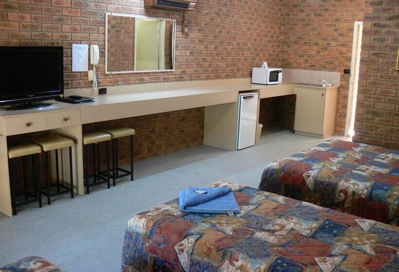 Семейный Номер, Settlement Motor Inn