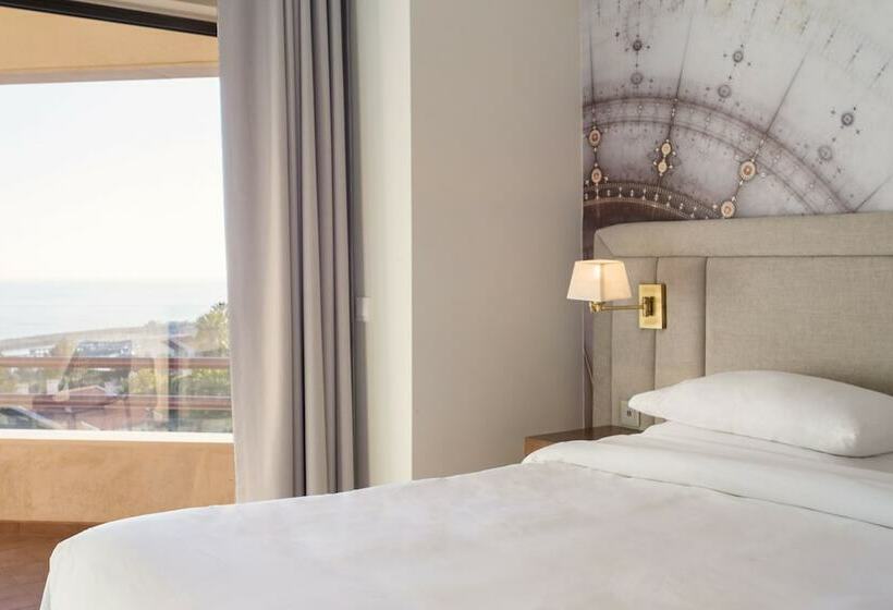 Люкс Премиум Вид на Бассейн, Four Points By Sheraton Sesimbra