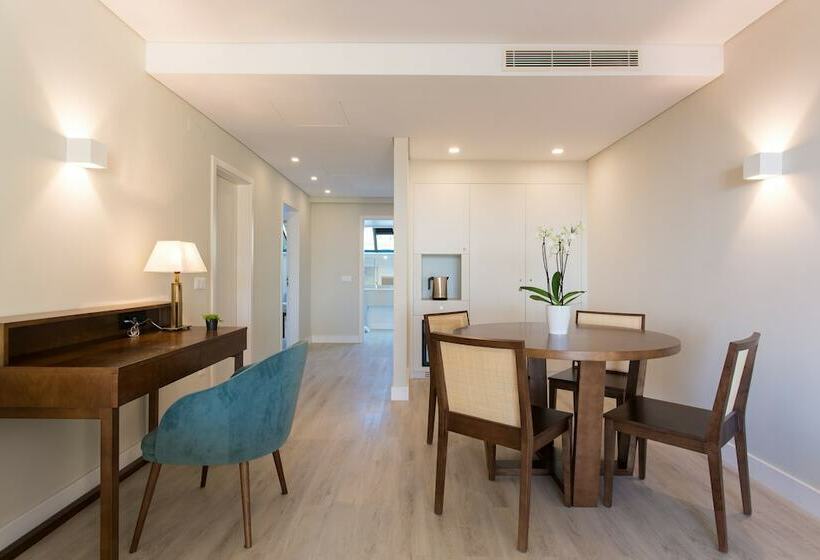 Люкс Премиум Вид на Бассейн, Four Points By Sheraton Sesimbra