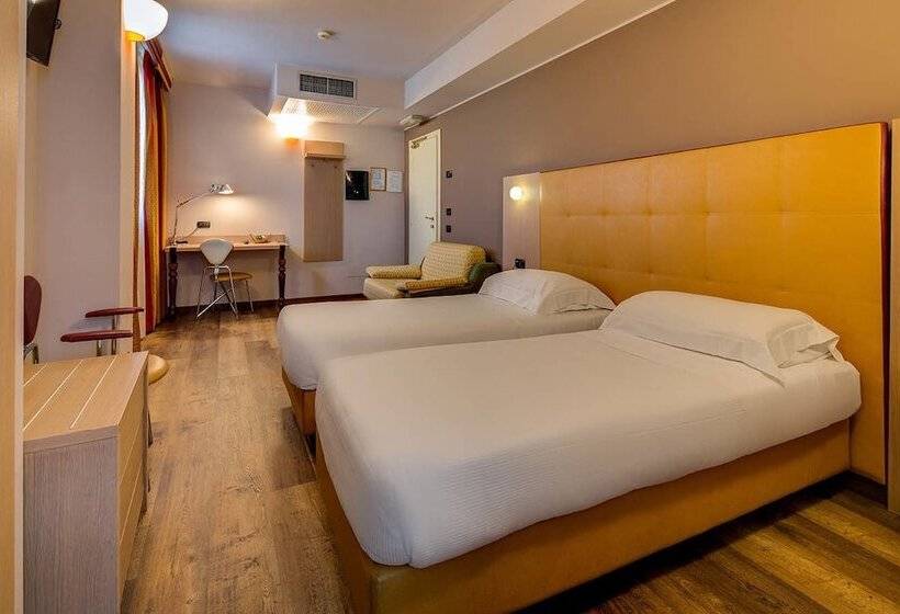 Номер Стандарт Трехместный, Art & Hotel Aeroporto