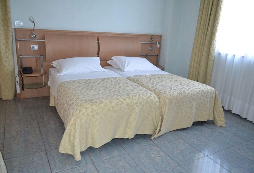 اتاق استاندارد, Marina Palace Hotel & Congress Hall