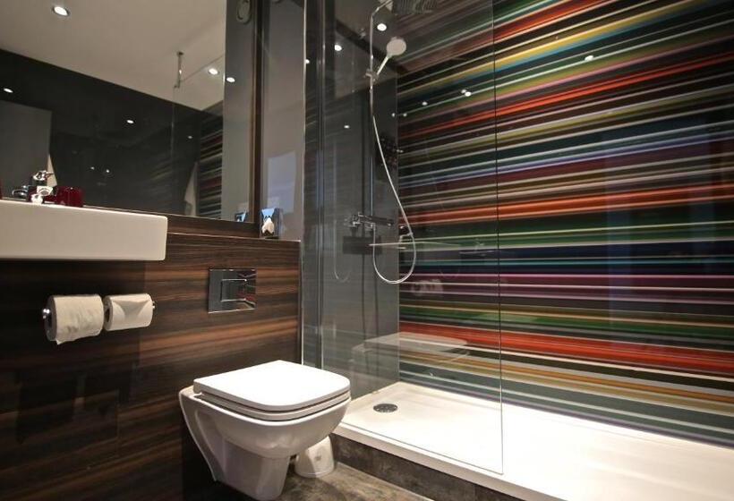 Номер Клуб, Village Hotel Birmingham Walsall