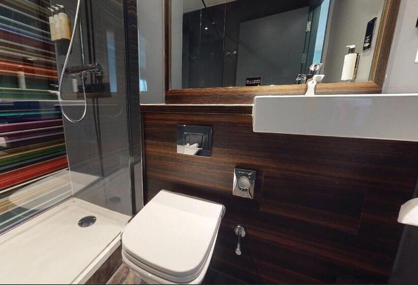 Семейный Номер, Village Hotel Birmingham Walsall