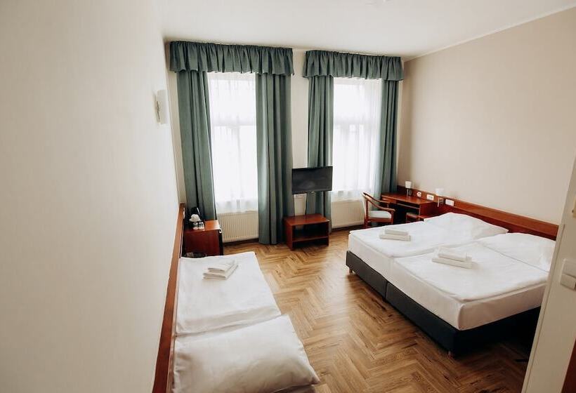 Quarto Triplo Estandar, Alton