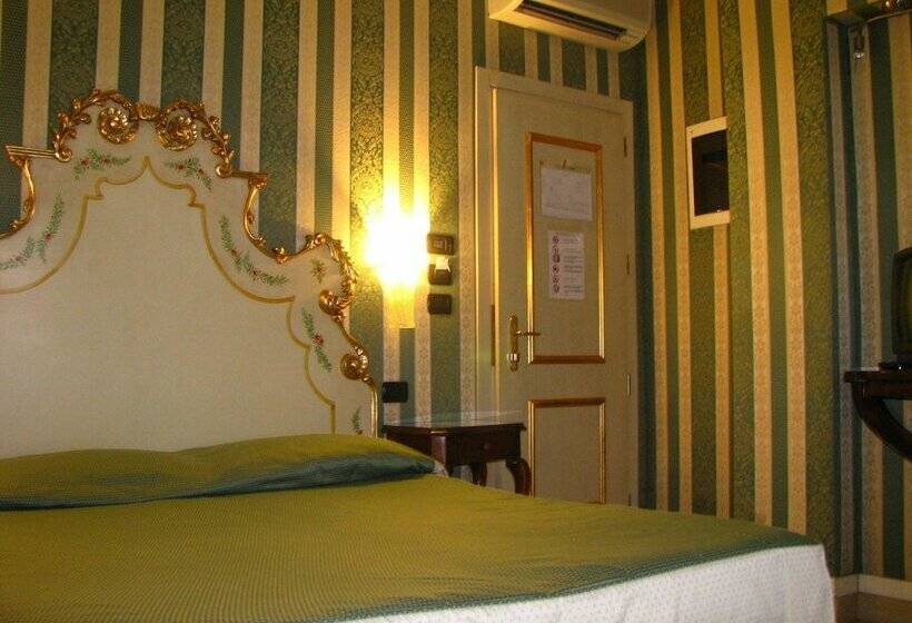 Standard Room, Belle Epoque