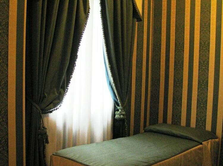 Standard Single Room, Belle Epoque