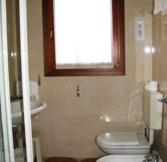 Standard Triple Room, Belle Epoque