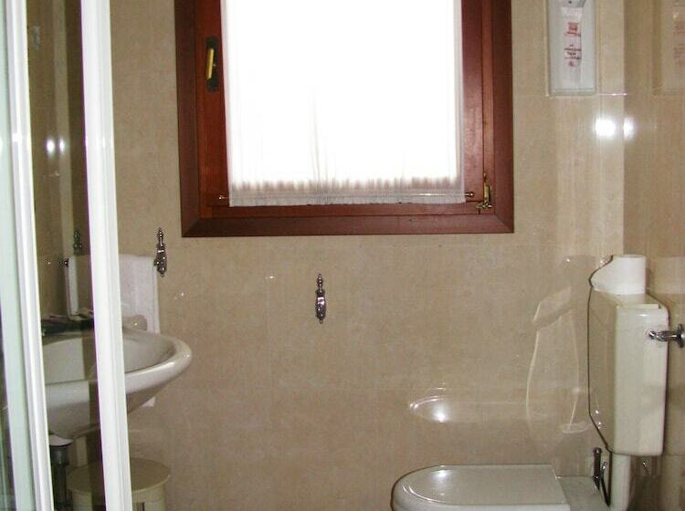 Standard Triple Room, Belle Epoque