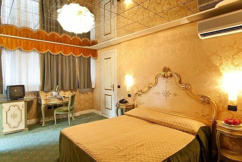 Standard Room, Belle Epoque