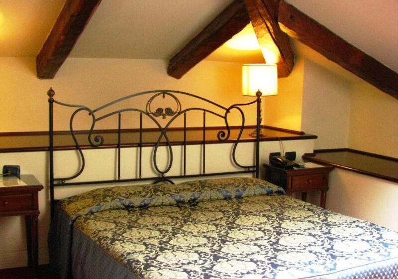 Standard Room, Belle Epoque