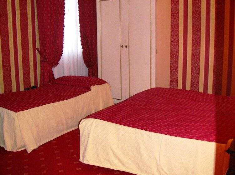 Standard Quadruple Room, Belle Epoque