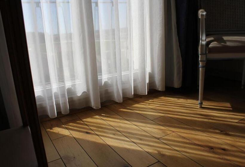 Трехместный Номер Superior, Logis Vignes Blanches Hôtel Cosy Et Restaurant De Terroir