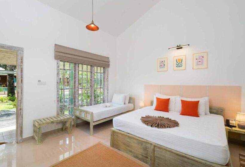 Трехместный Номер Стандарт Вид на Бассейн, Palmera Eco Resorts Nilaveli