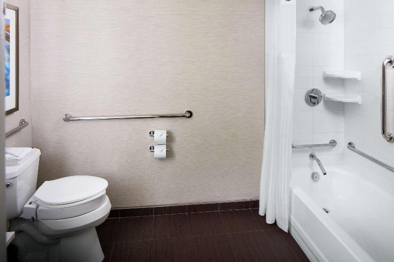 이그제큐티브 룸 킹사이즈 침대, Hilton Albany
