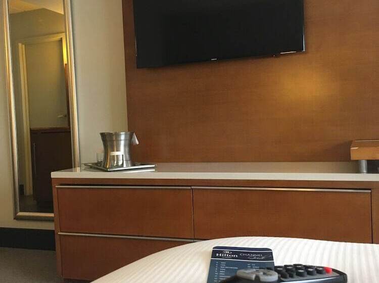 이그제큐티브 룸 킹사이즈 침대, Hilton Albany