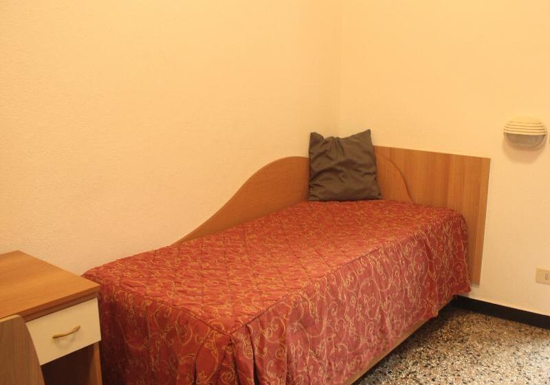 اتاق استاندارد سه نفره, Assarotti