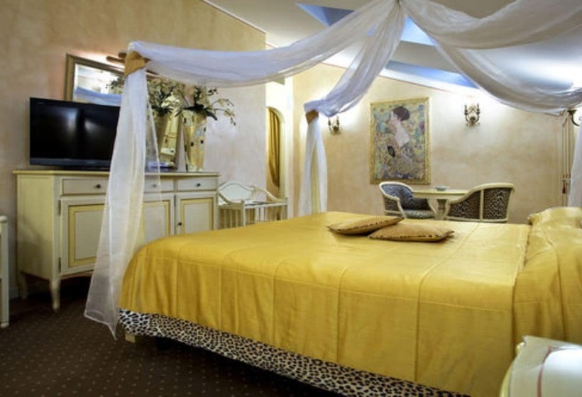 Люкс Сеньор, Vip S Motel Luxury Accommodation & Spa