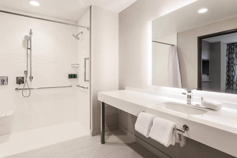 适合残疾人使用的标准间, Holiday Inn Express & Suites   Goodland I 70, An Ihg