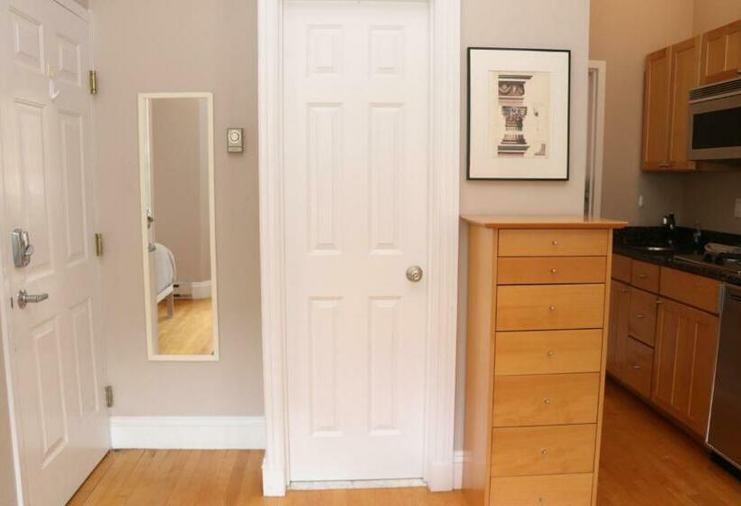 חדר סטודיו סטנדרד, Stylish Downtown Studio In The Southend, C.ave# 3