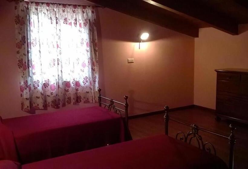 اتاق استاندارد چهارنفره با چشم‌انداز باغ, Agriturismo Aurea