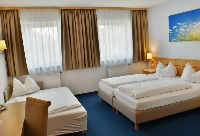 Номер Стандарт Трехместный, Familienhotel Nahe Der Therme Erding