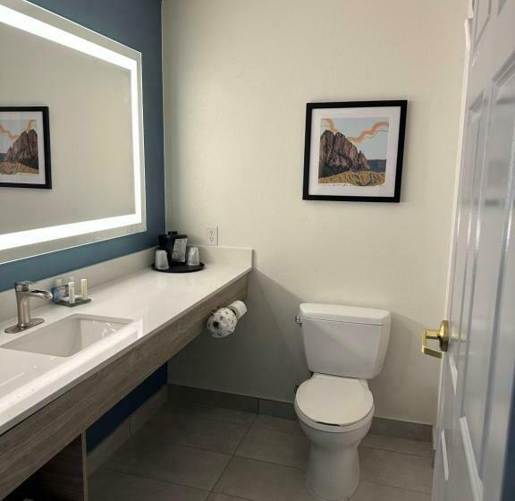 Люкс Кровать Кинг, La Quinta By Wyndham Albuquerque Midtown Newly Renovated