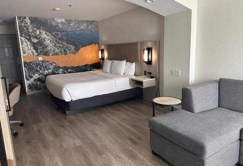 Люкс Кровать Кинг, La Quinta By Wyndham Albuquerque Midtown Newly Renovated