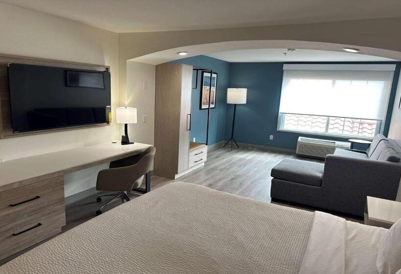 Люкс Кровать Кинг, La Quinta By Wyndham Albuquerque Midtown Newly Renovated