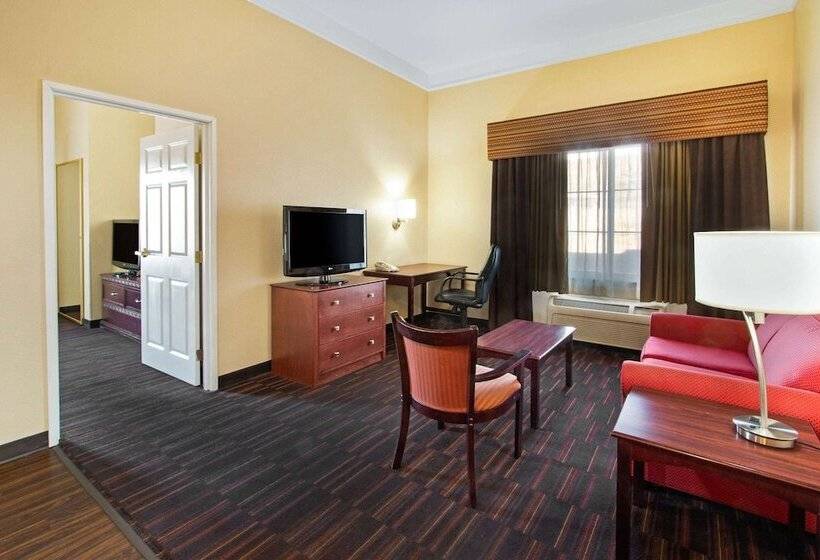 Люкс Кровать Кинг, La Quinta By Wyndham Albuquerque Midtown Newly Renovated