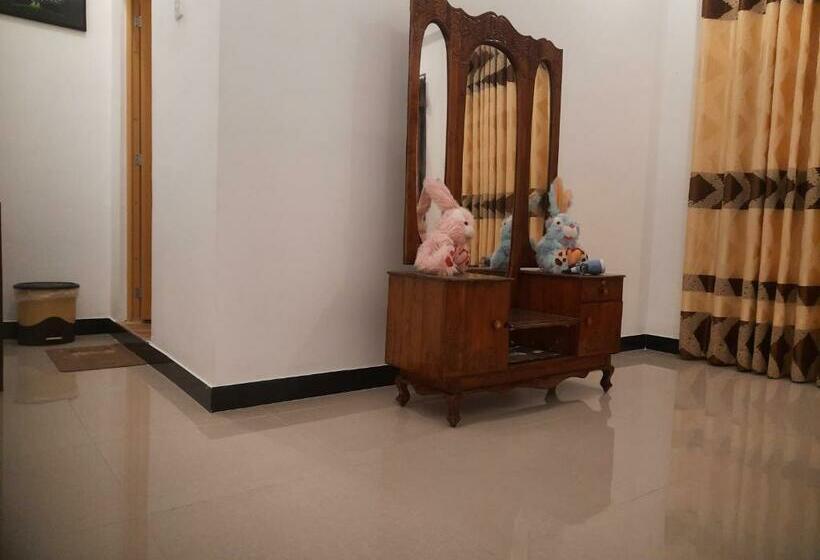 Трехместный Номер Базовый, Dulmini Homestay