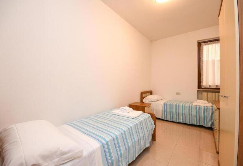1 Bedroom Apartment Lake View, Residence Calap