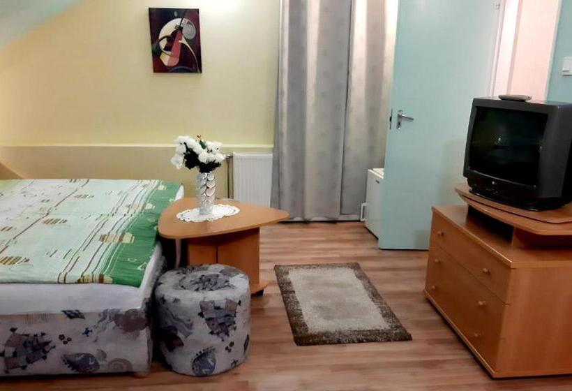 اتاق استاندارد چهار تخته, Panoráma Szállás
