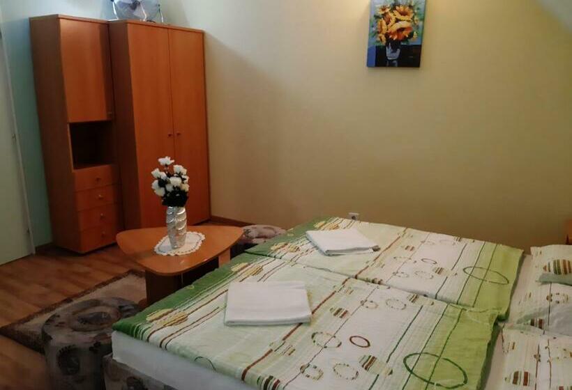 اتاق استاندارد چهار تخته, Panoráma Szállás
