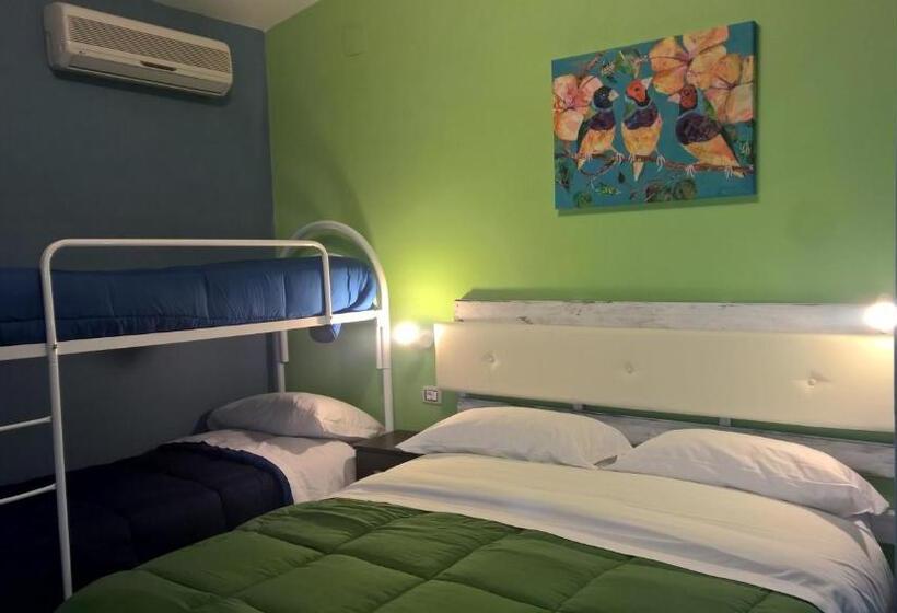 Четырехместный Номер Стандарт с Балконом, Vesuview Guest House Near The Ruins