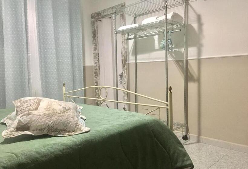 Трехместный Номер Стандарт с Балконом, Vesuview Guest House Near The Ruins