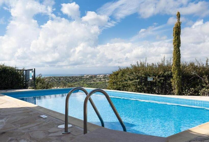 Вилла 3 Спальни с Бассейном, Aphrodite Hills Rentals   Junior Villas
